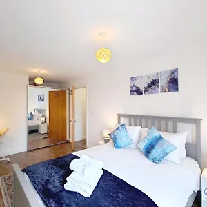  Apartment Two Bed Serviced By Docklands